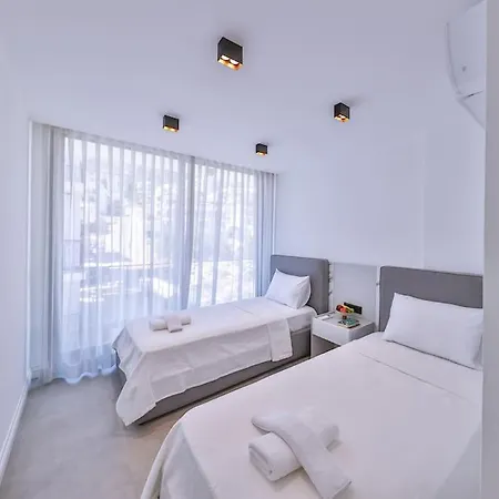 Sky Line Villa *