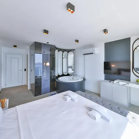 Sky Line - Private Pool - Panoramic Sea View فيلة *
